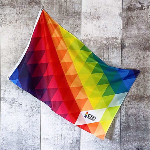 CSD Nürnberg-Flagge im Pride-Love-Triangle-Design